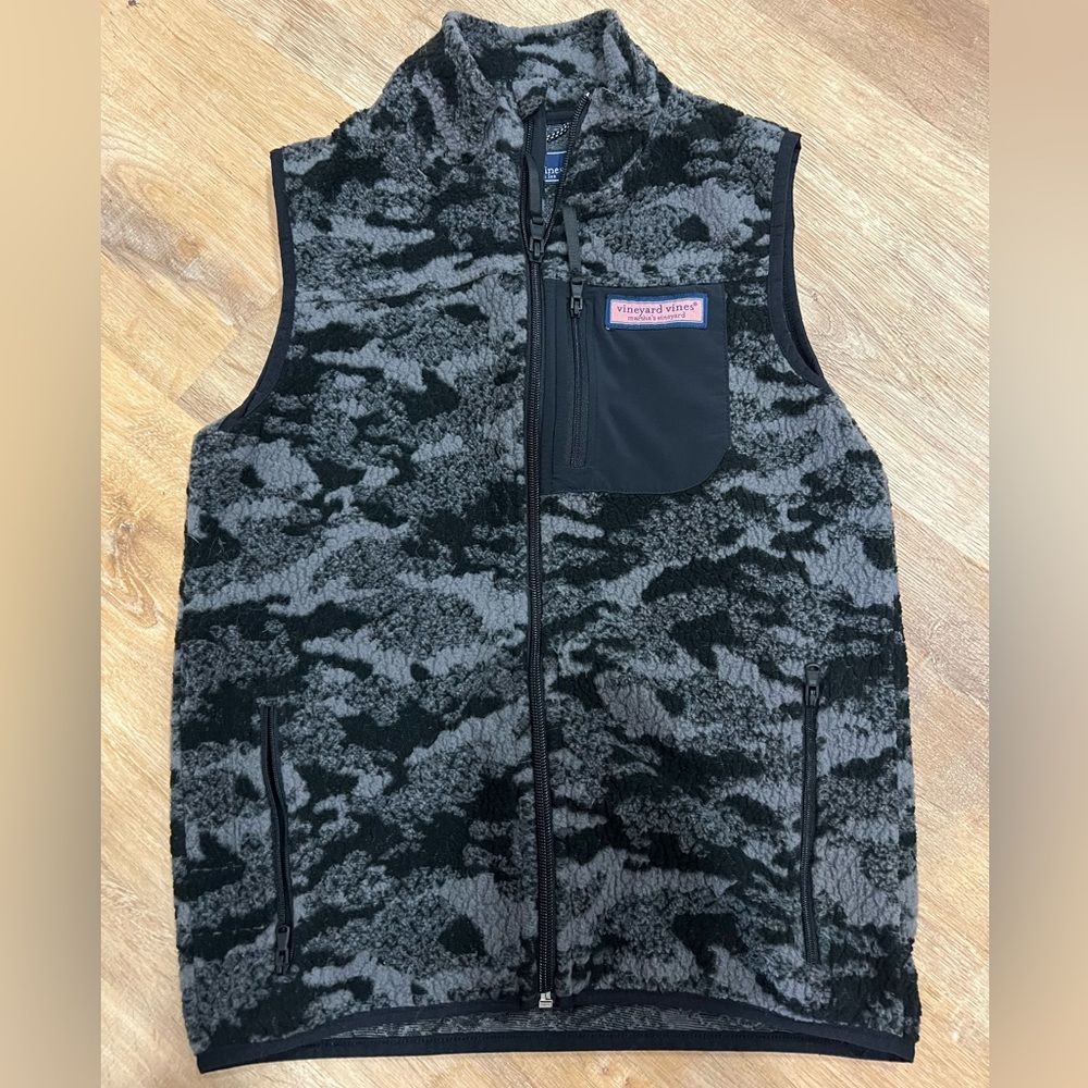 Girls Vineyard Vines vest size medium
